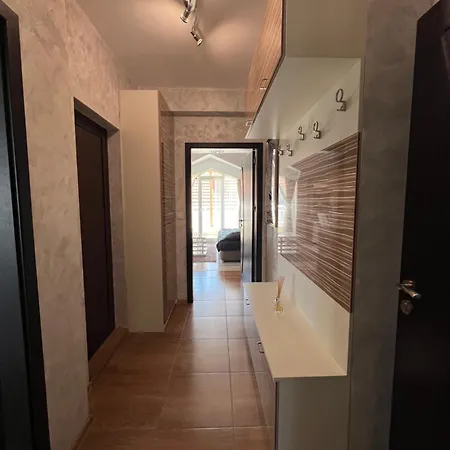 Jamais Vue Apartment