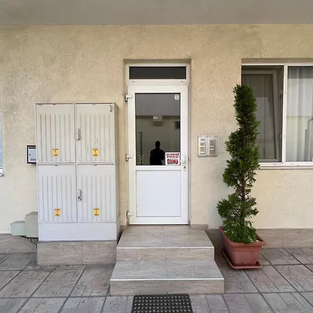 Jamais Vue Apartment