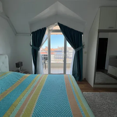 Jamais Vue Apartment