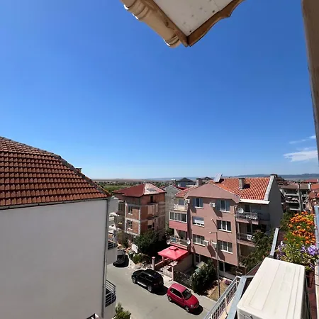 Jamais Vue Apartment